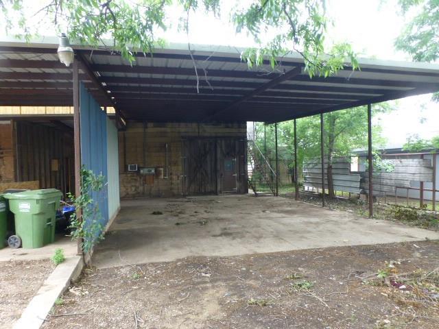 619 N Avenue A Property Photo 5