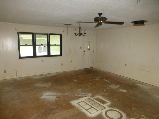 619 N Avenue A Property Photo 7