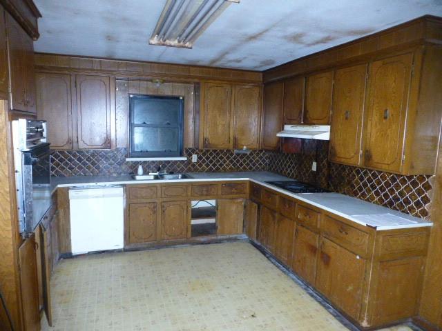 619 N Avenue A Property Photo 8