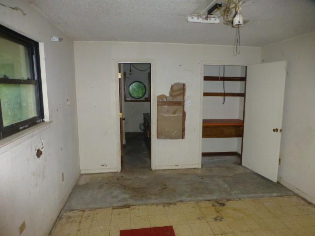 619 N Avenue A Property Photo 10