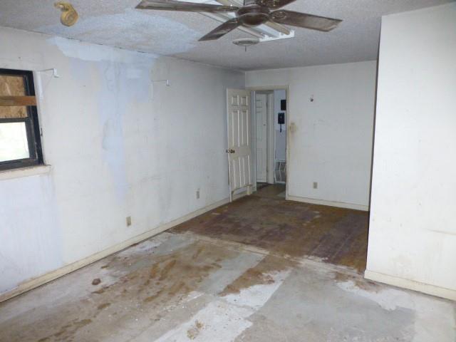 619 N Avenue A Property Photo 12