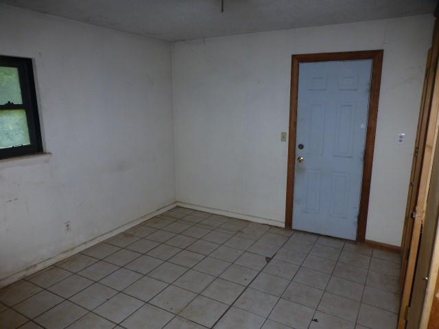 619 N Avenue A Property Photo 14