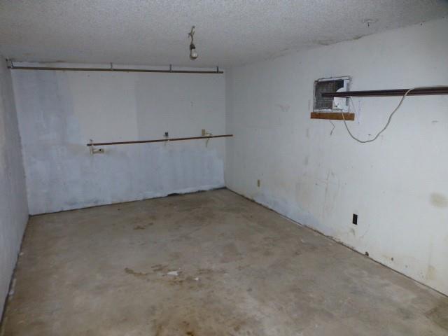619 N Avenue A Property Photo 17