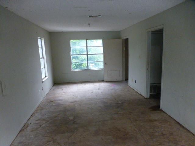 619 N Avenue A Property Photo 22