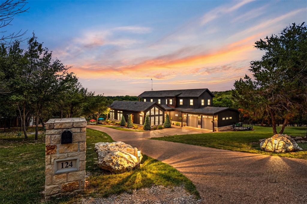 124 Bluffview Circle Property Photo 1