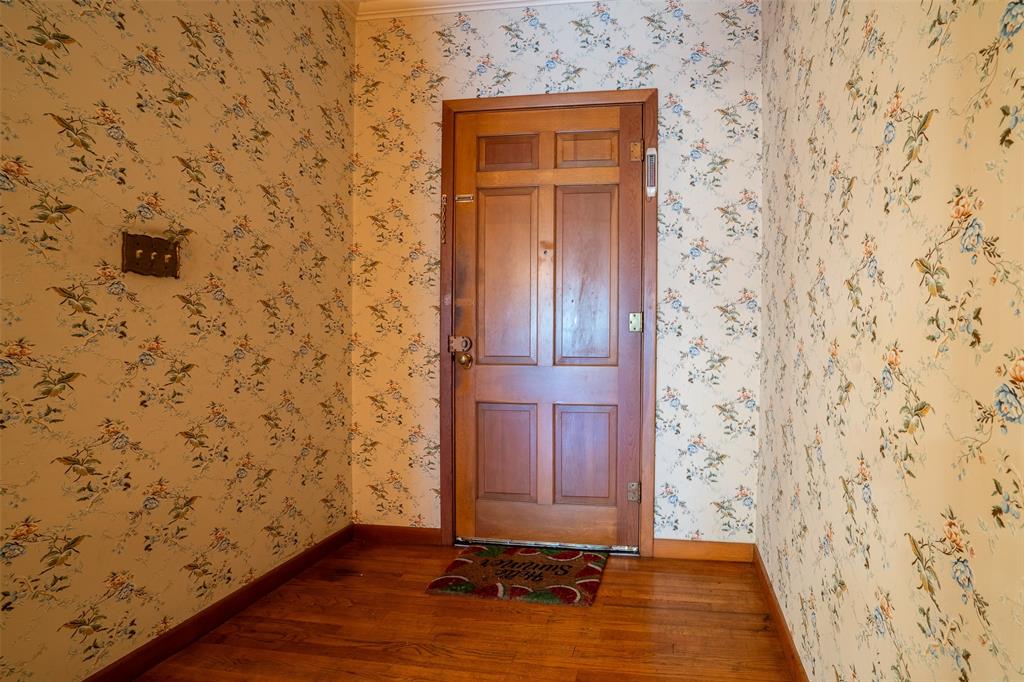 908 W Barnes Avenue Property Photo 8