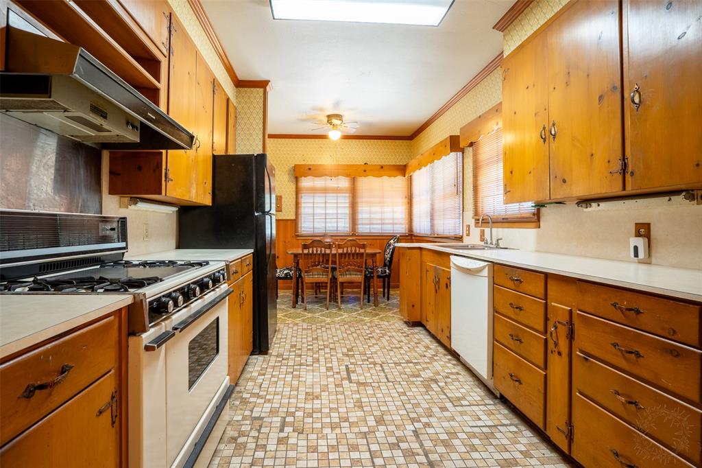 908 W Barnes Avenue Property Photo 11