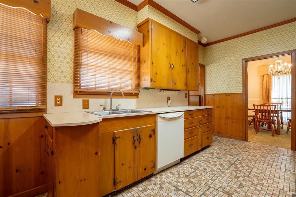 908 W Barnes Avenue Property Photo 13
