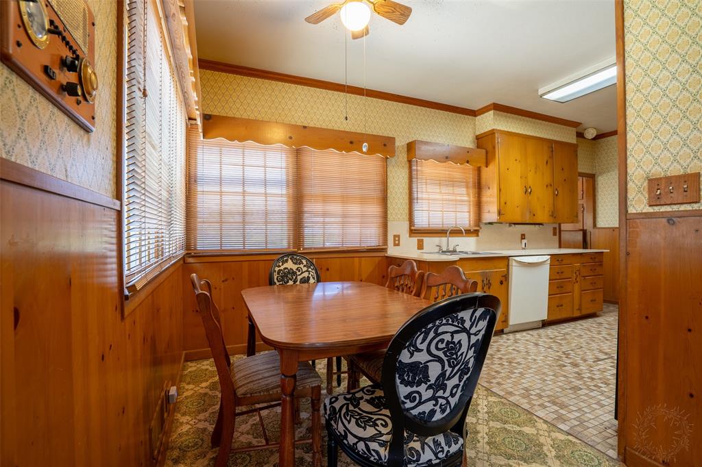 908 W Barnes Avenue Property Photo 14