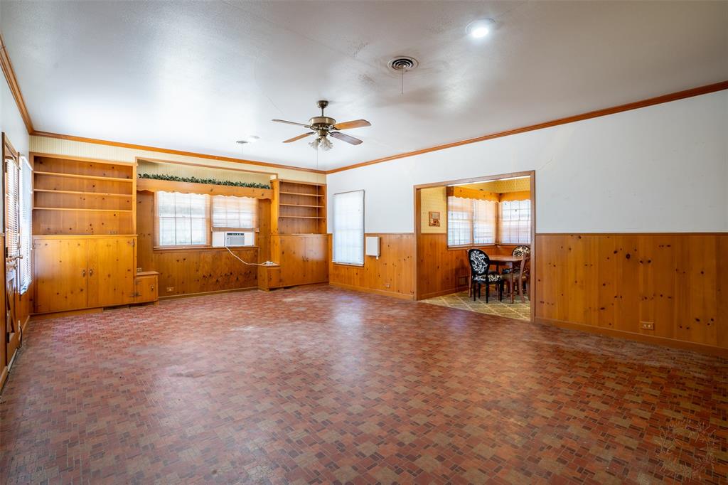 908 W Barnes Avenue Property Photo 16