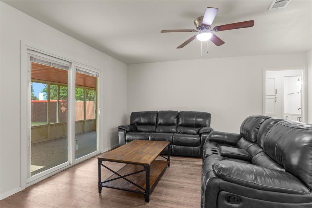 1820 Emery Street Property Photo 6