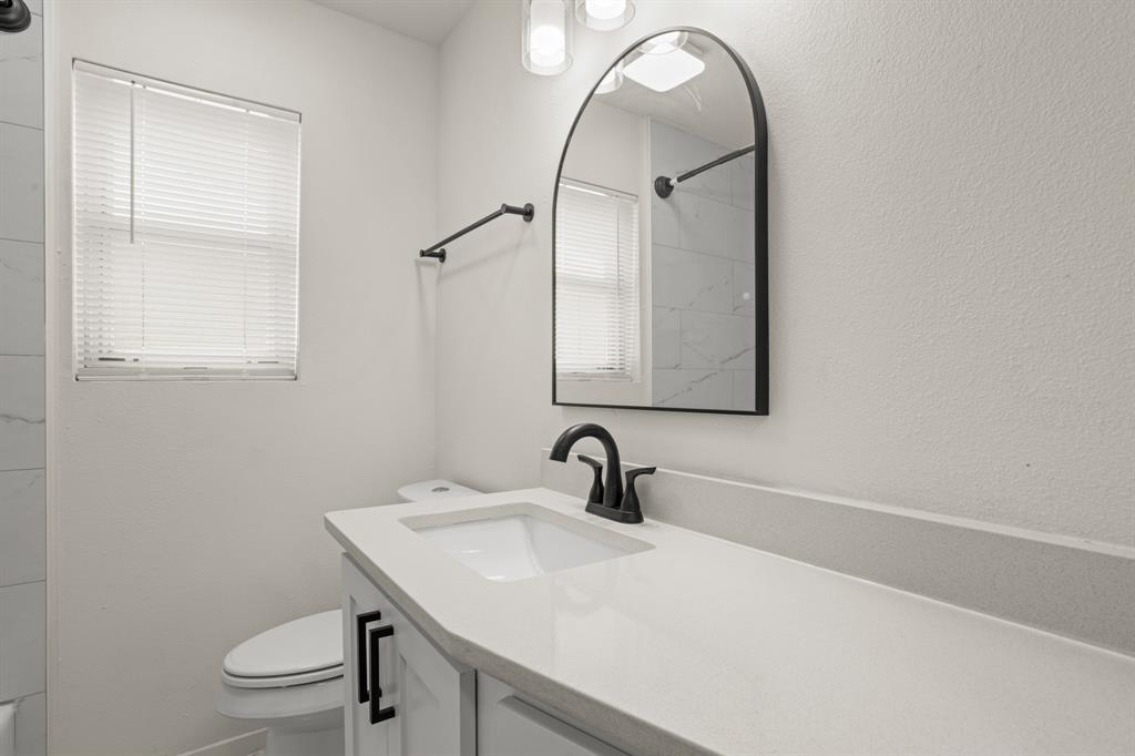1820 Emery Street Property Photo 20