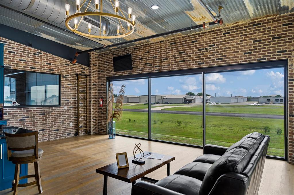 9400 Airbus Lane Property Photo 29