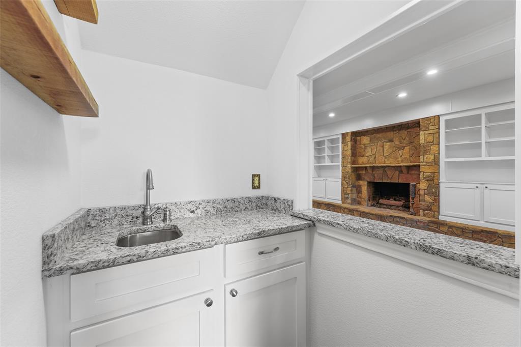 1404 Creekford Drive Property Photo 8