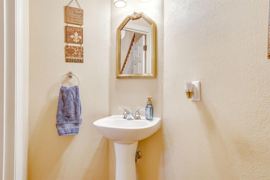 435 Arbor Lawn Drive Property Photo 6