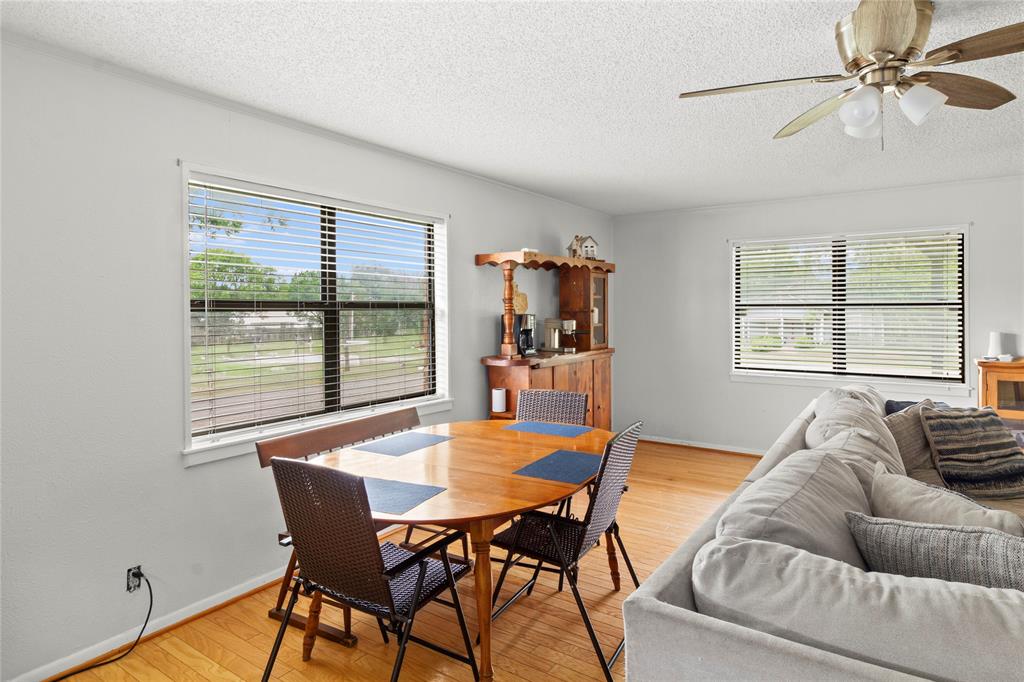 110 N Avenue D Property Photo 5