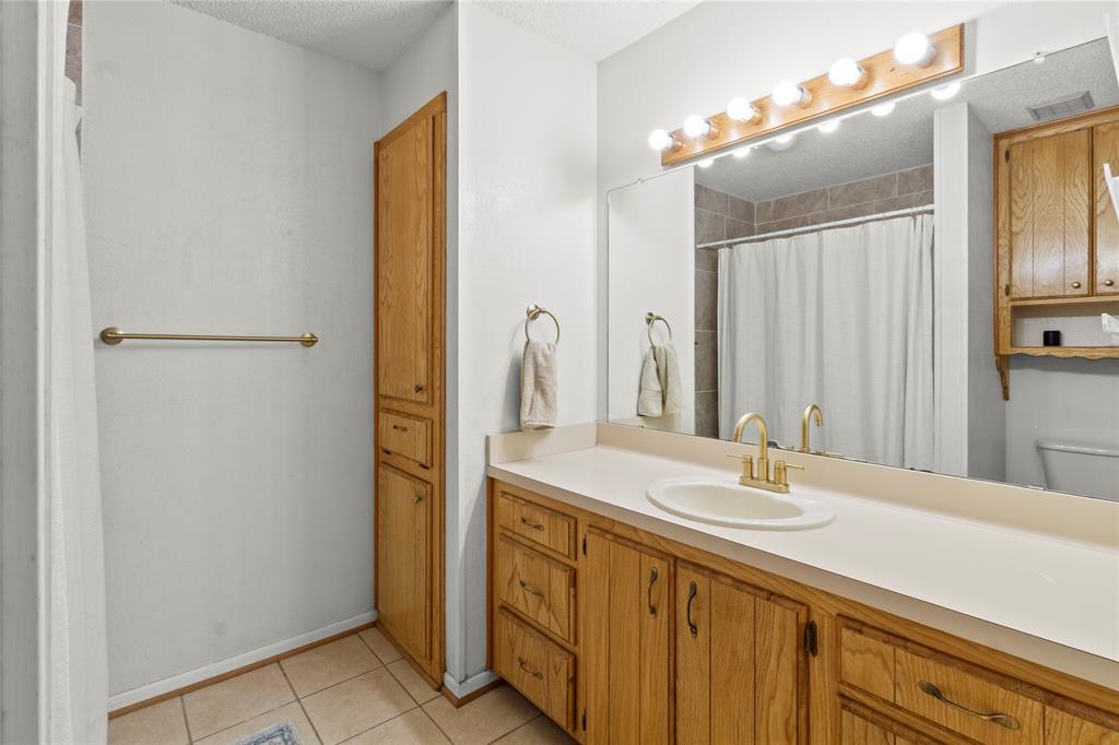 110 N Avenue D Property Photo 8