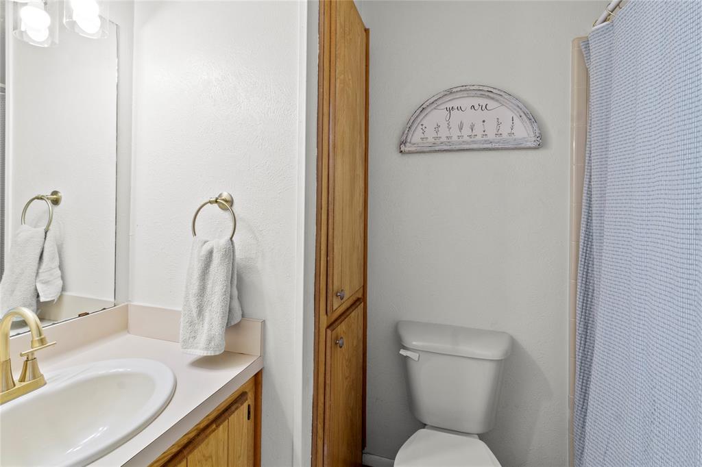 110 N Avenue D Property Photo 13