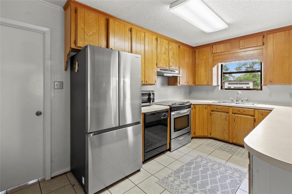 110 N Avenue D Property Photo 14