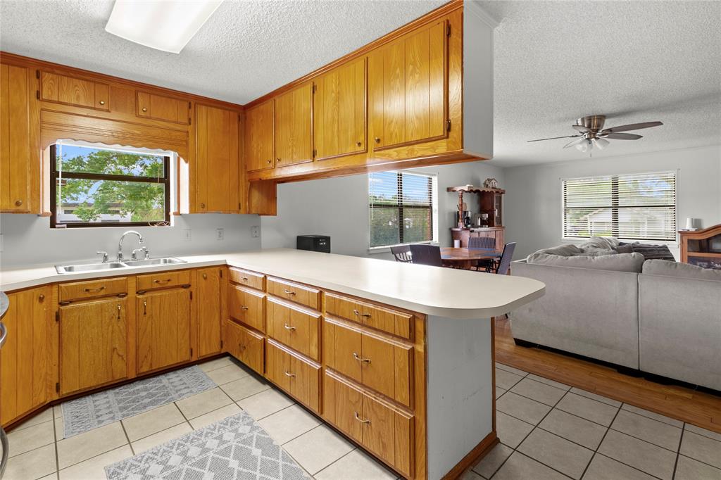 110 N Avenue D Property Photo 15