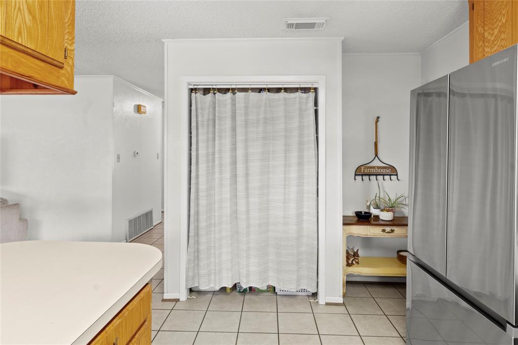 110 N Avenue D Property Photo 16