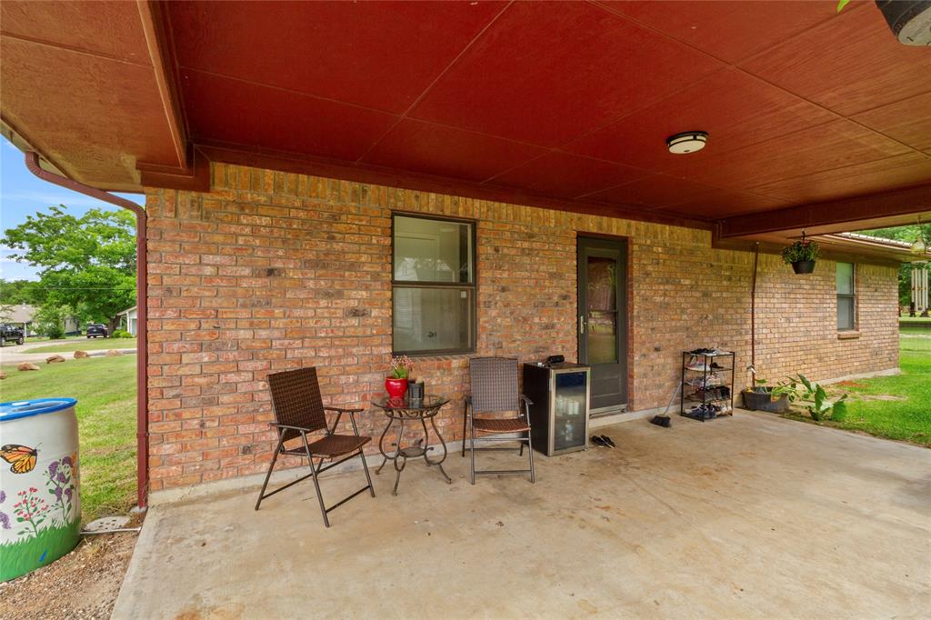 110 N Avenue D Property Photo 18