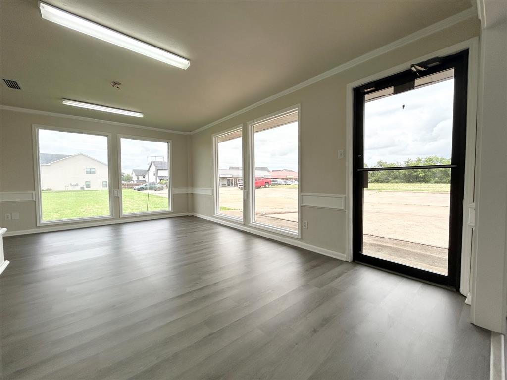 440 S Hillcrest Drive Property Photo 6