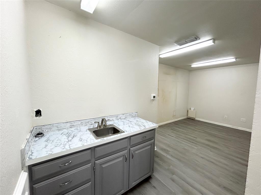 440 S Hillcrest Drive Property Photo 10