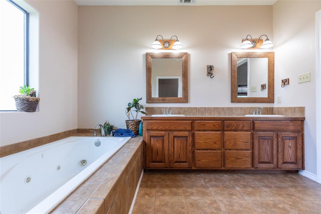 523 S Hays Road Property Photo 29