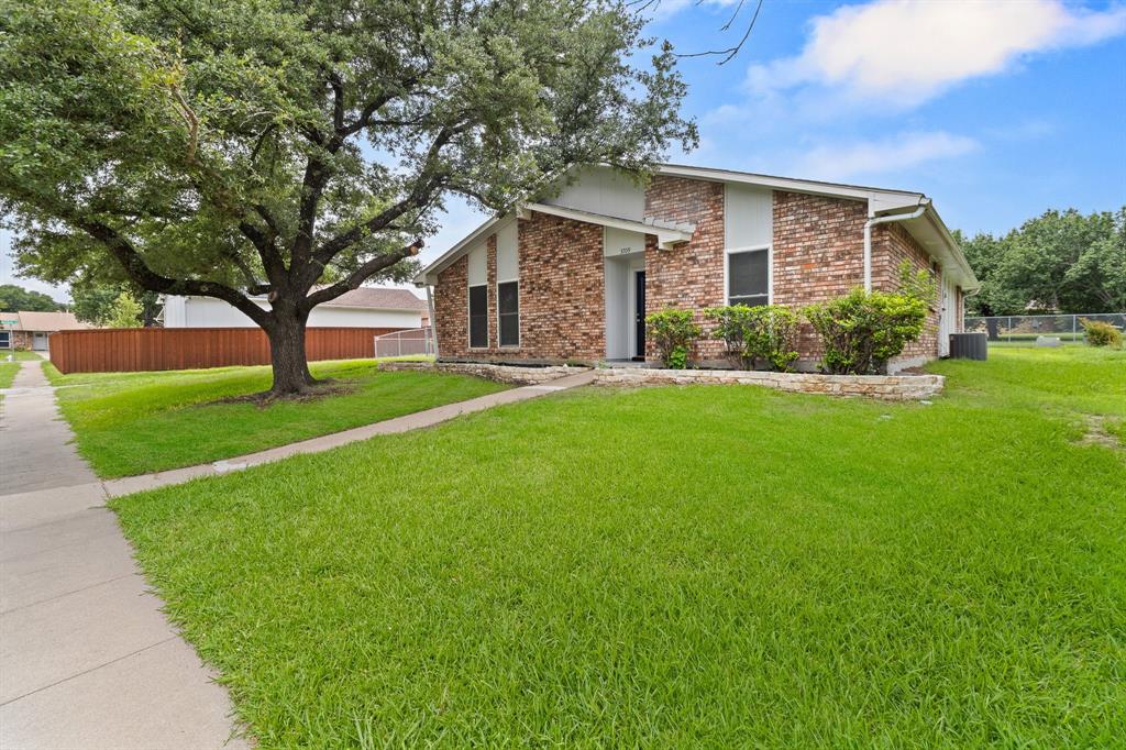 3709 Red Oak Drive Property Photo 3
