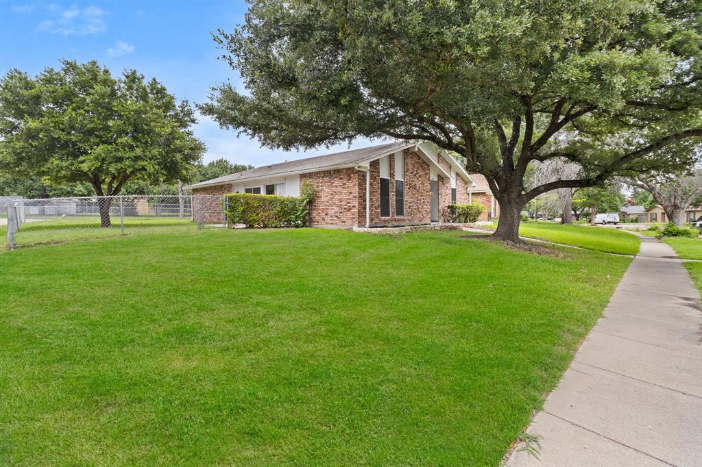 3709 Red Oak Drive Property Photo 4