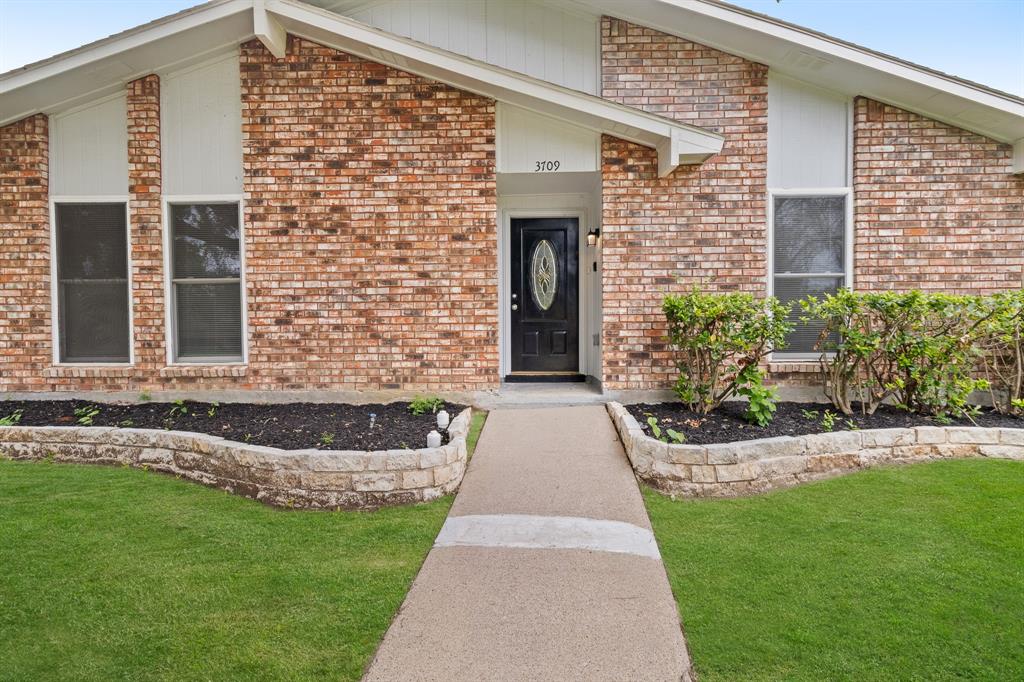 3709 Red Oak Drive Property Photo 5