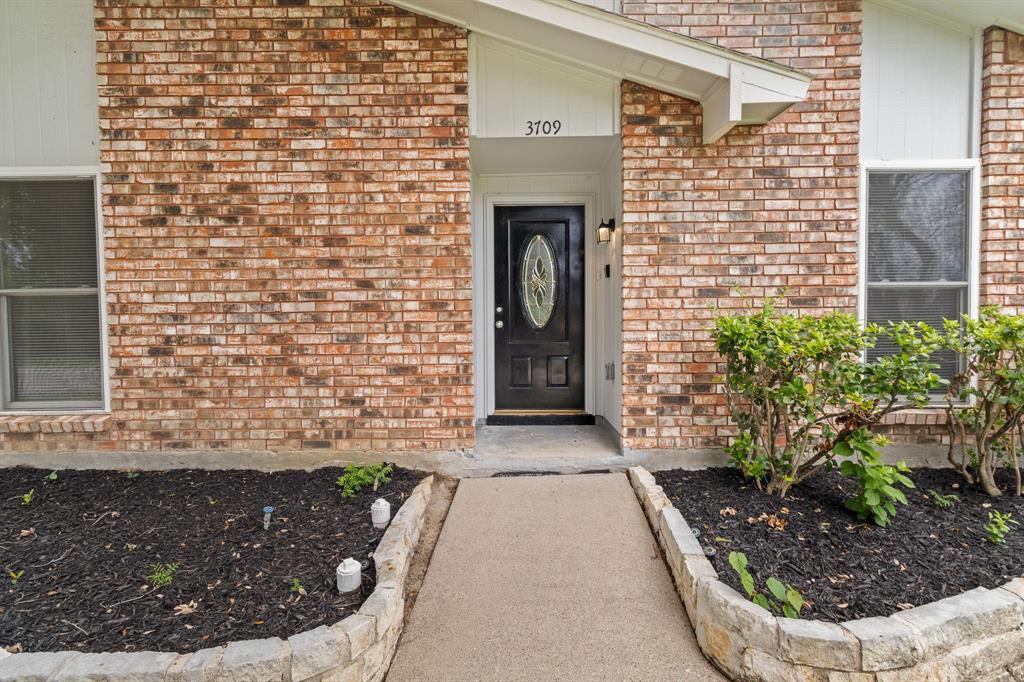 3709 Red Oak Drive Property Photo 6