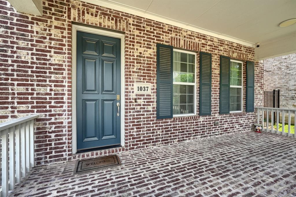 1037 Sarah Street Property Photo 4