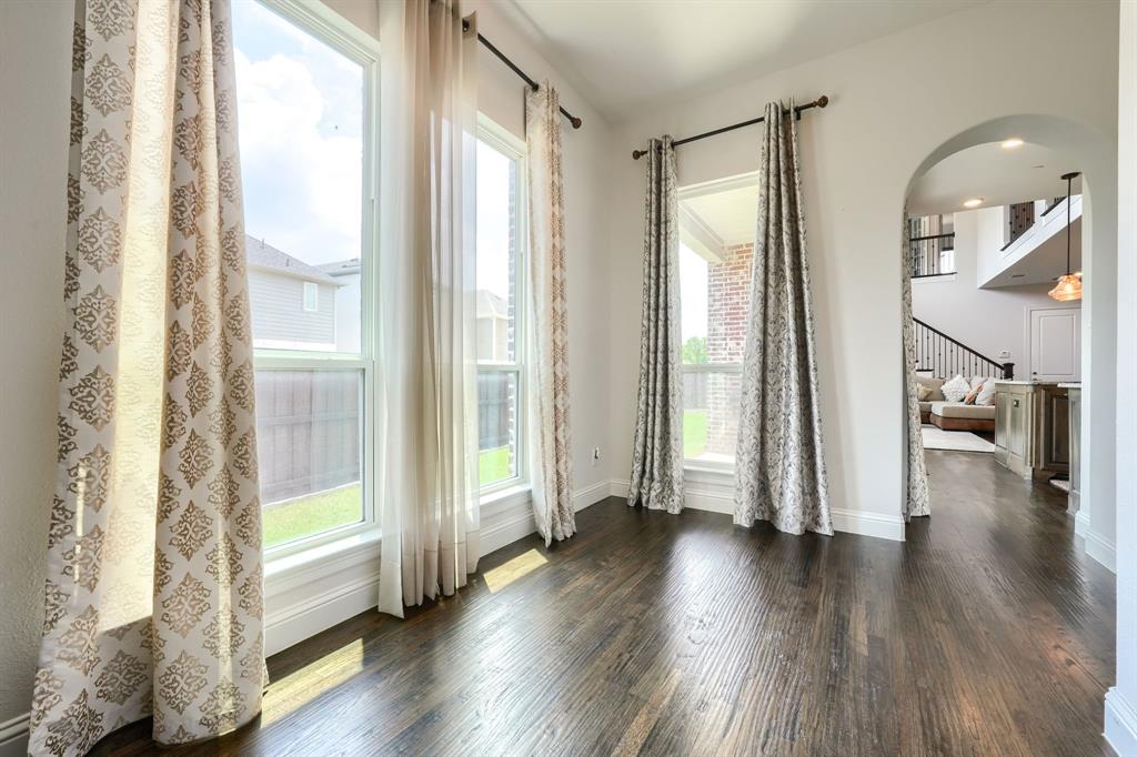 1037 Sarah Street Property Photo 5