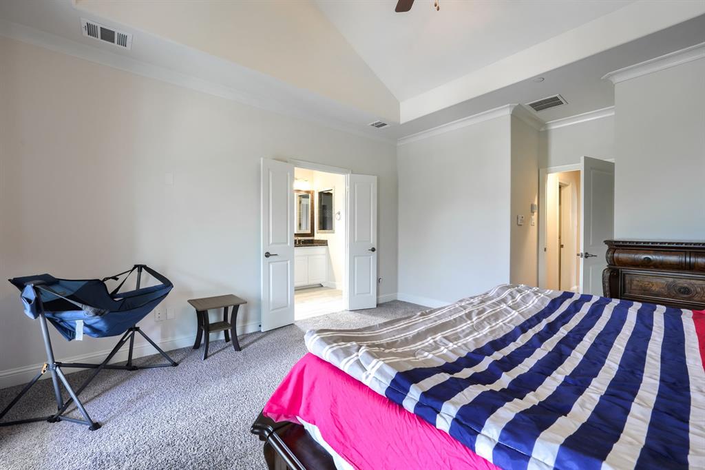 1037 Sarah Street Property Photo 25