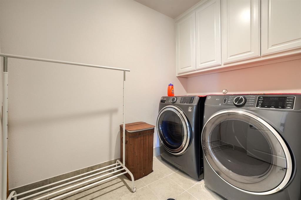1037 Sarah Street Property Photo 33