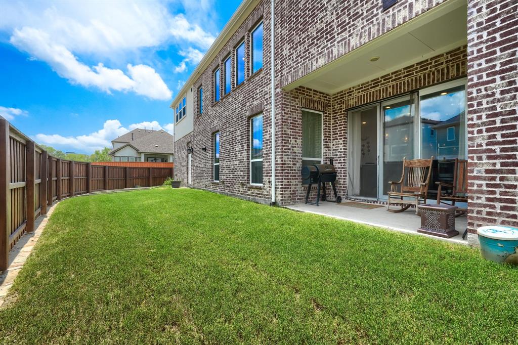 1037 Sarah Street Property Photo 35