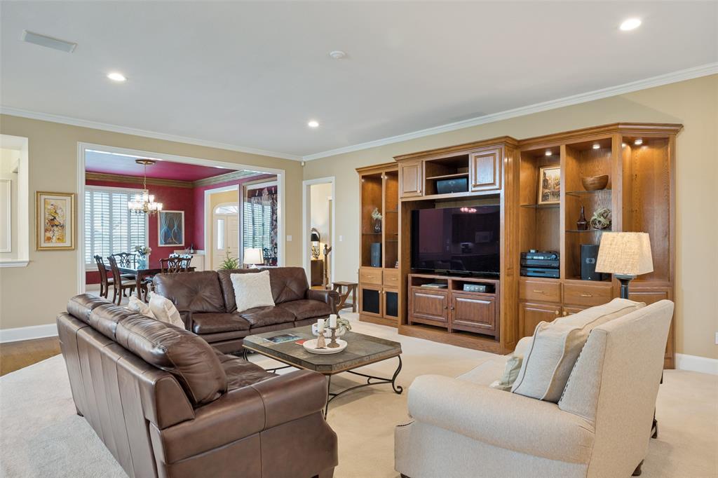 6404 Creekside Drive Property Photo 3
