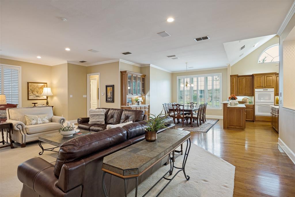 6404 Creekside Drive Property Photo 4