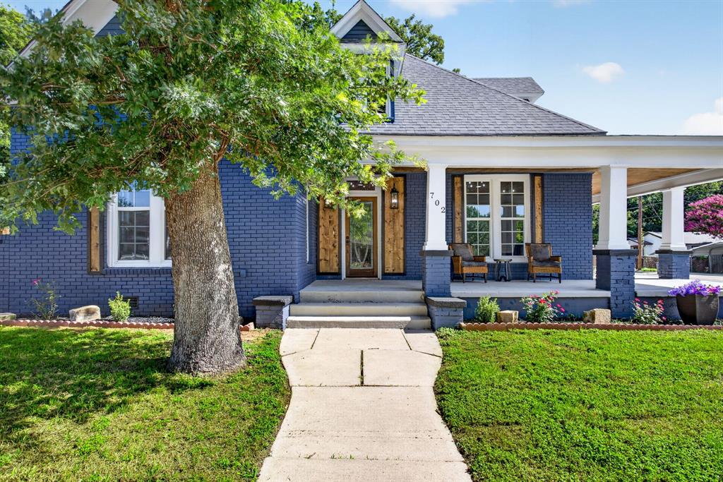 702 W Spring Street Property Photo 3