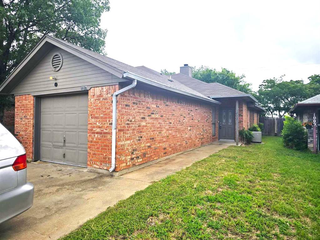 1005 Mitchell Lane Property Photo 2