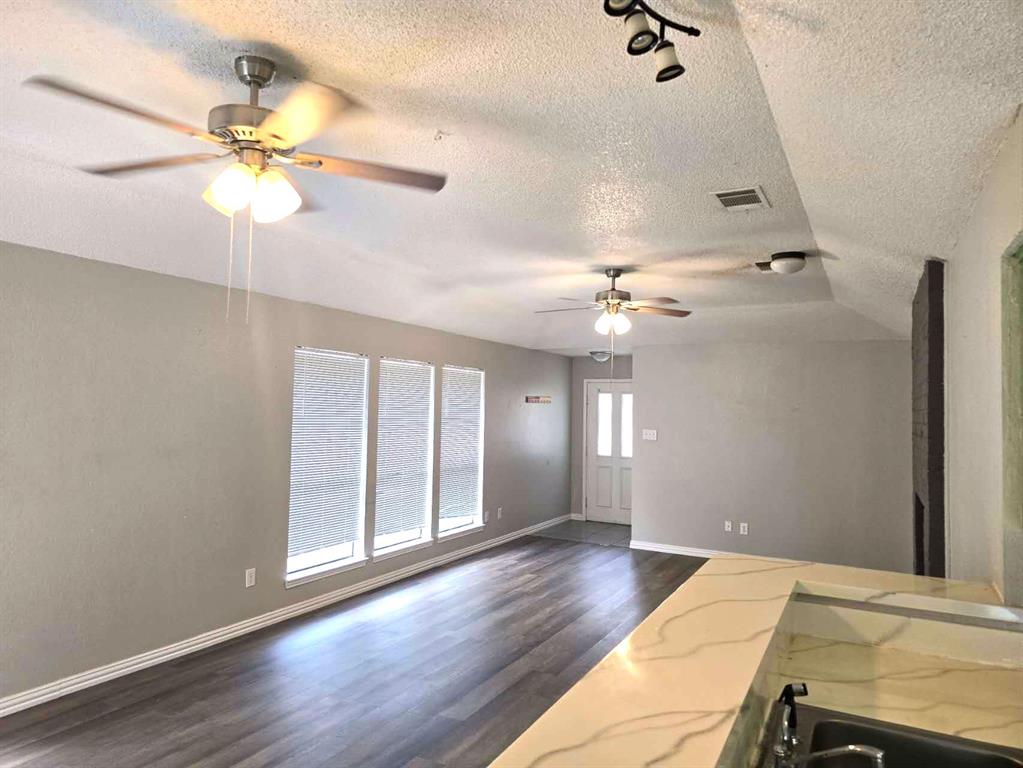 1005 Mitchell Lane Property Photo 4