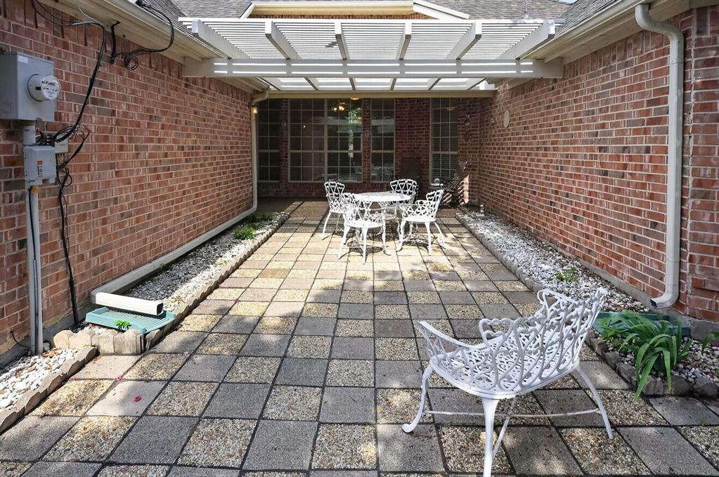 8308 Halkin Court Property Photo 2