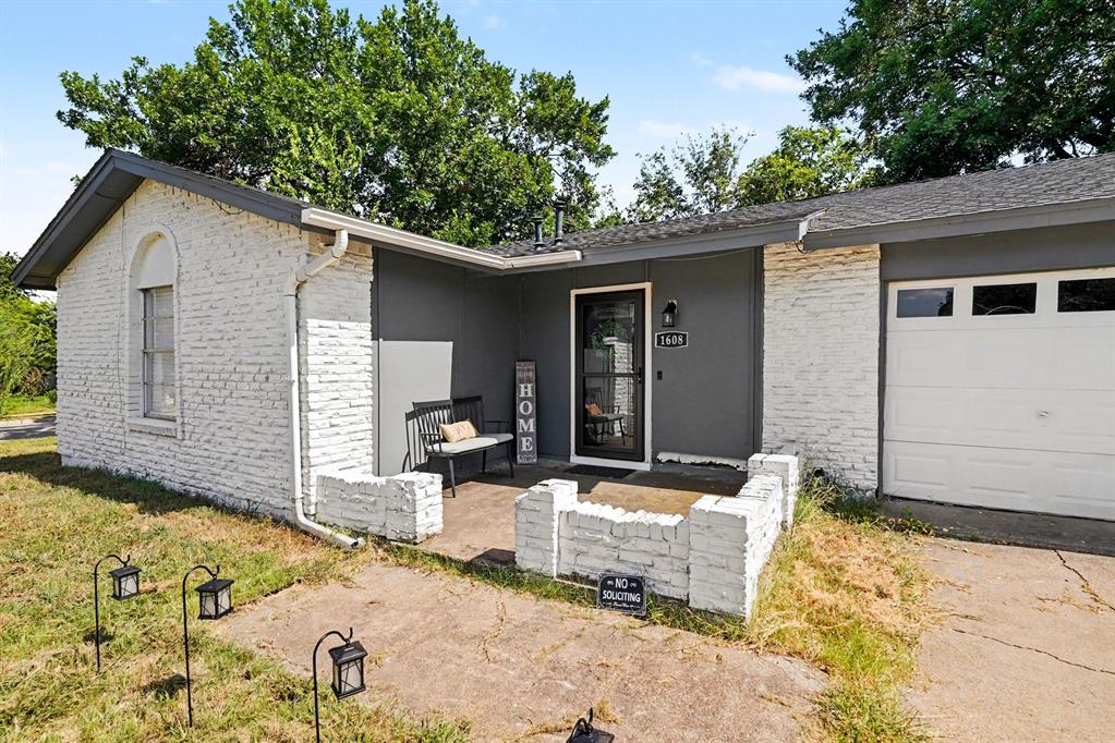1608 Natches Drive Property Photo 3
