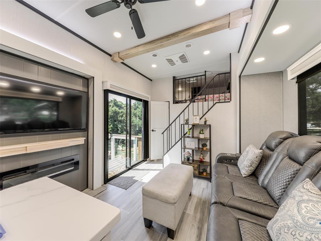 16064 Mulberry Drive Property Photo 14