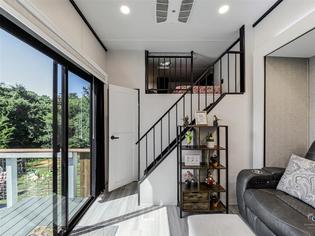 16064 Mulberry Drive Property Photo 16