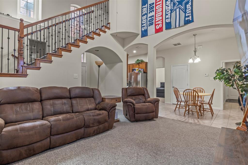 8712 Iron Horse Drive Property Photo 6
