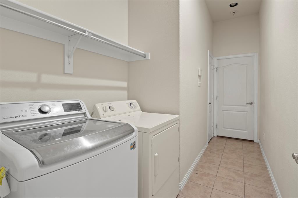 8712 Iron Horse Drive Property Photo 13