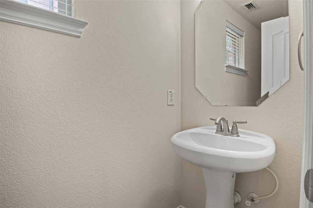 8712 Iron Horse Drive Property Photo 14